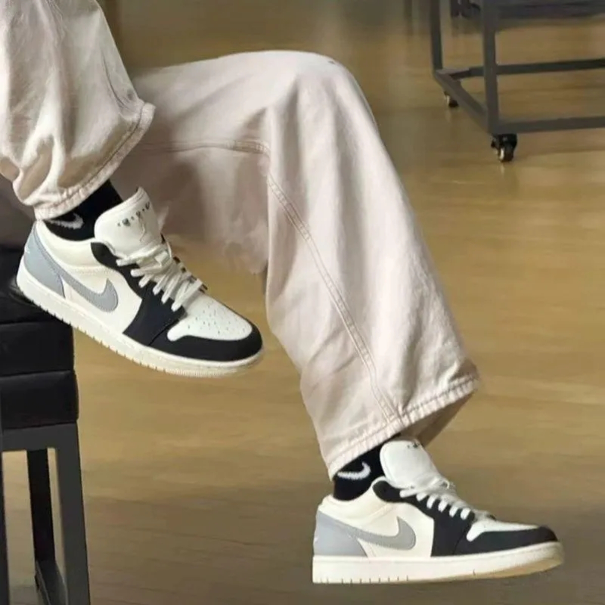 giày nike air jordan 1 low ‘sail light smoke grey’ io2242-101 (6) giày nike air jordan 1 low ‘sail light smoke grey’ io2242-101