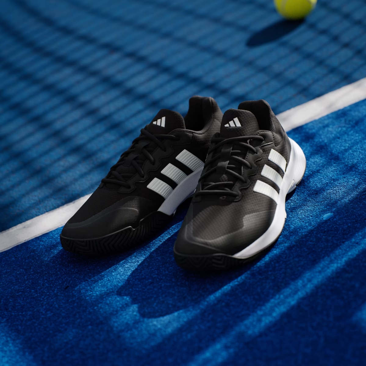 giày adidas gamecourt 2 'core black _ cloud white' ki0780 giày adidas gamecourt 2 'core black / cloud white' ki0780
