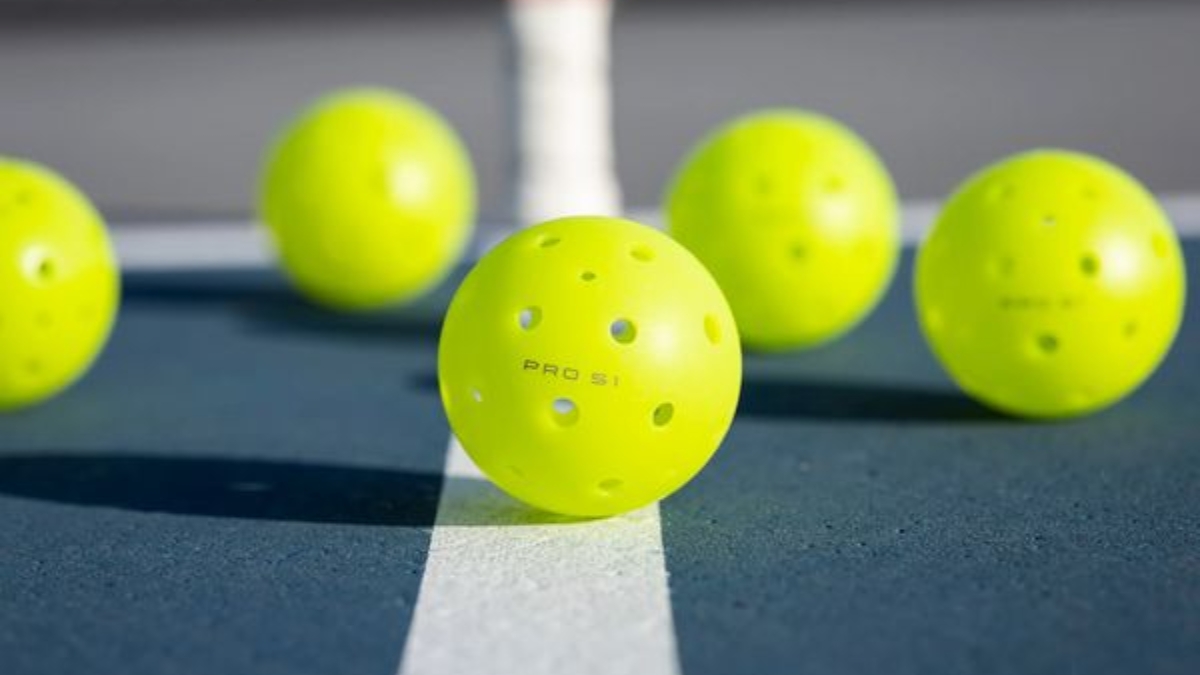 bí quyết chọn bóng pickleball phù hợp cho từng cấp độ
