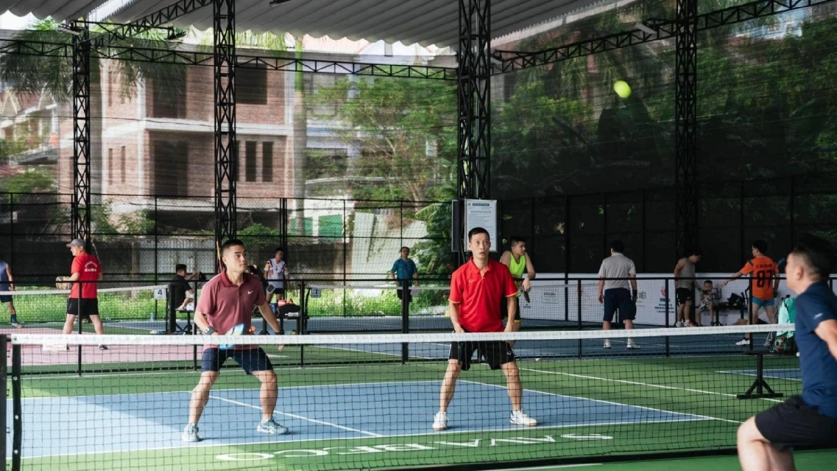 dân văn phòng chơi pickleball để giảm cân & áp lực "nhậu sau trận"