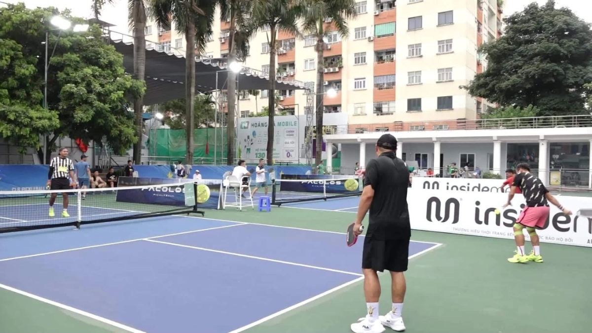 dân văn phòng chơi pickleball để giảm cân & áp lực "nhậu sau trận"