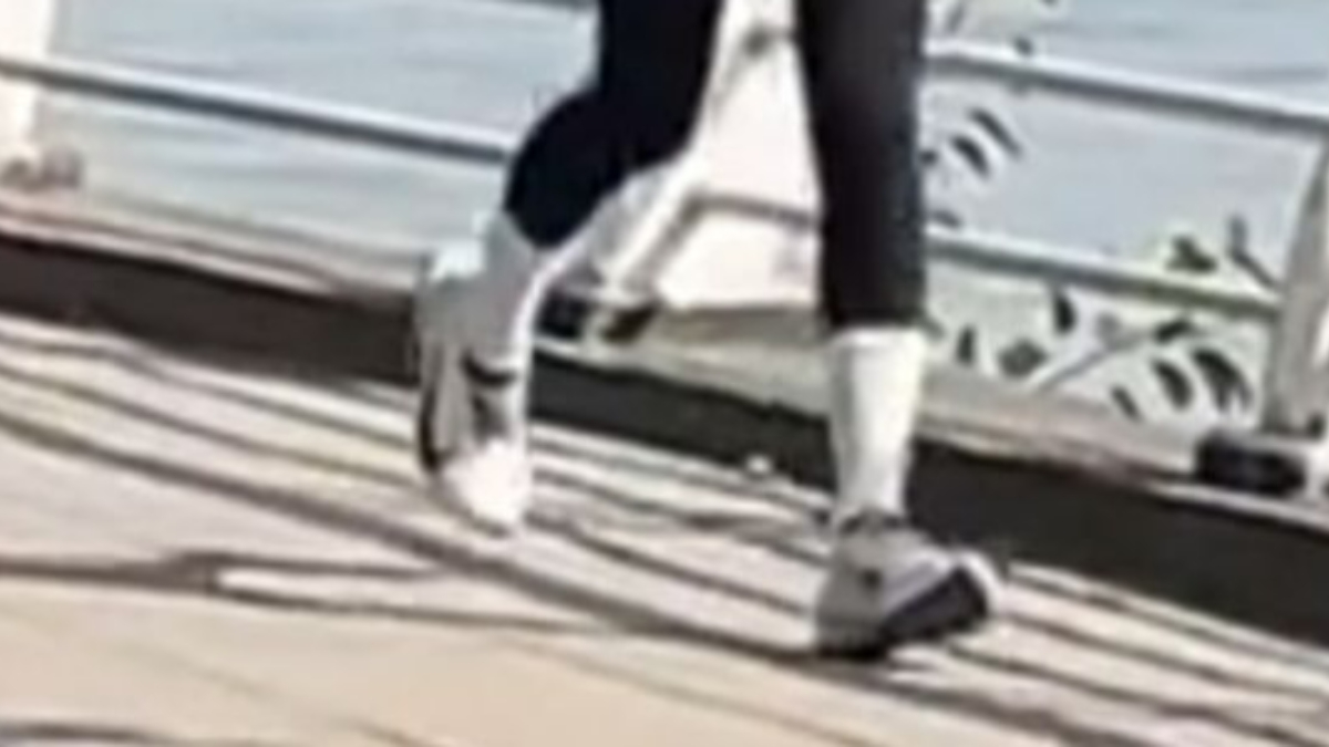 khám phá đôi giày chạy của tình đầu quốc dân suzy ở hồ tây khám phá đôi giày chạy của tình đầu quốc dân suzy ở hồ tây