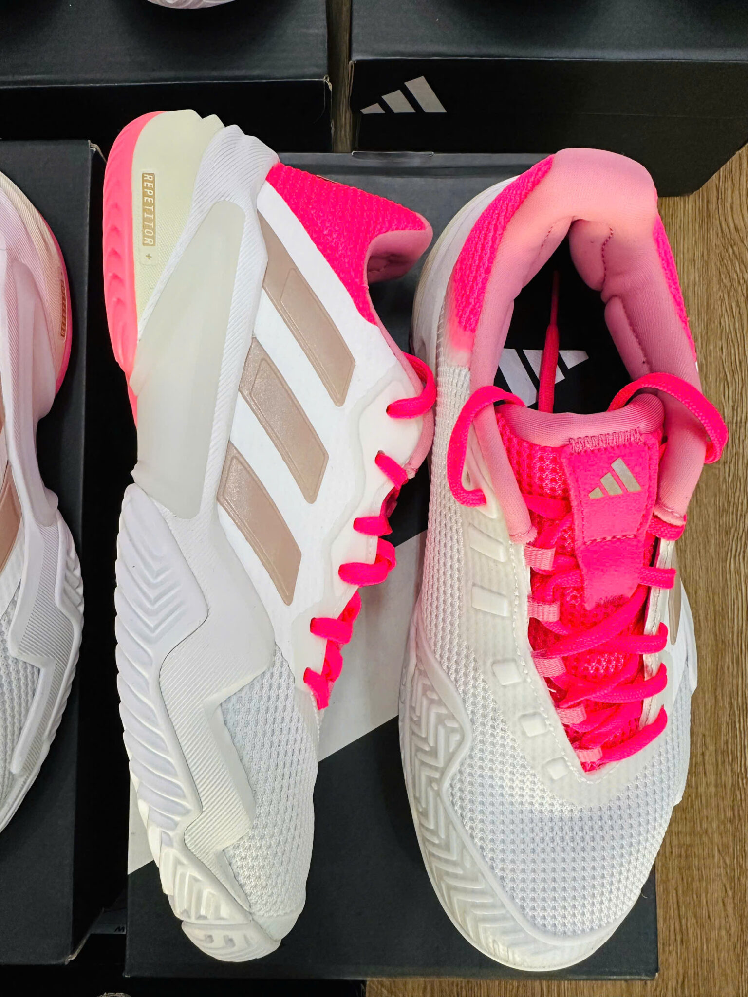 z7257847383437_043_bba478bc7eef74ec156a4a77e1ec807d giày adidas barricade 13 ‘lucid pink’ jp9842