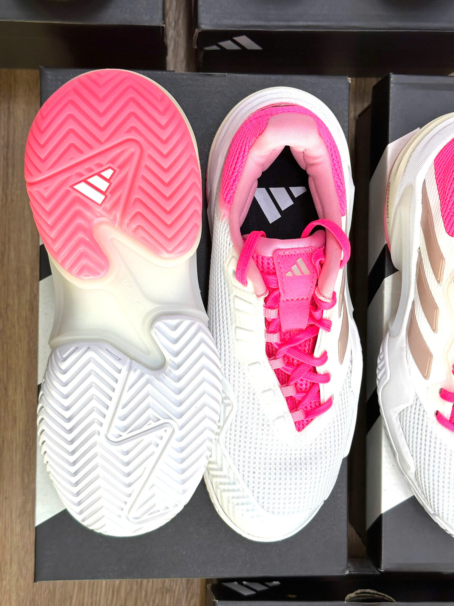 z7257847383437_045_106c2bede61de064781b982725fc124b giày adidas barricade 13 ‘lucid pink’ jp9842