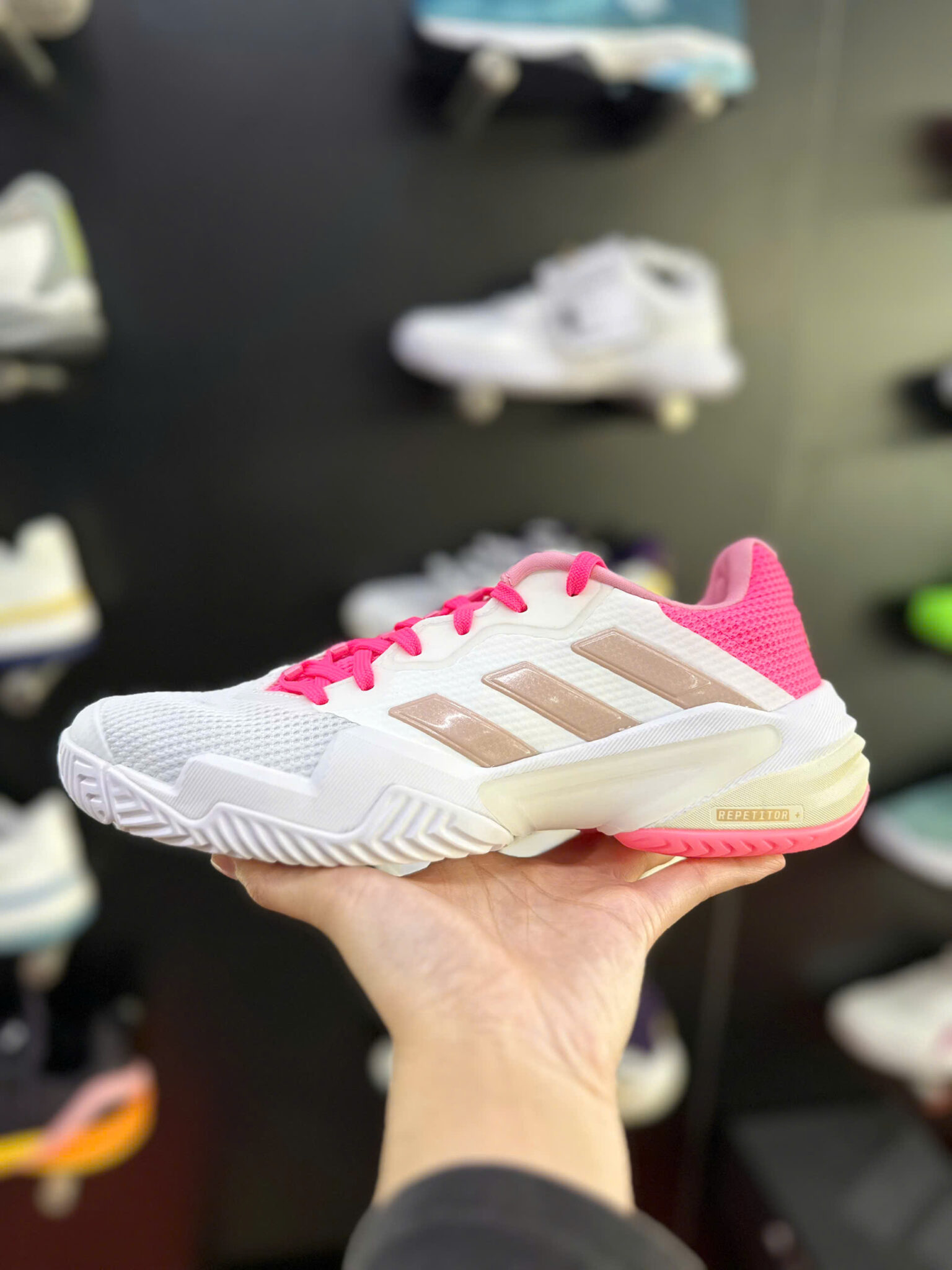 z7257847383437_047_b3553c812590be87d4257038a2202f46 giày adidas barricade 13 ‘lucid pink’ jp9842