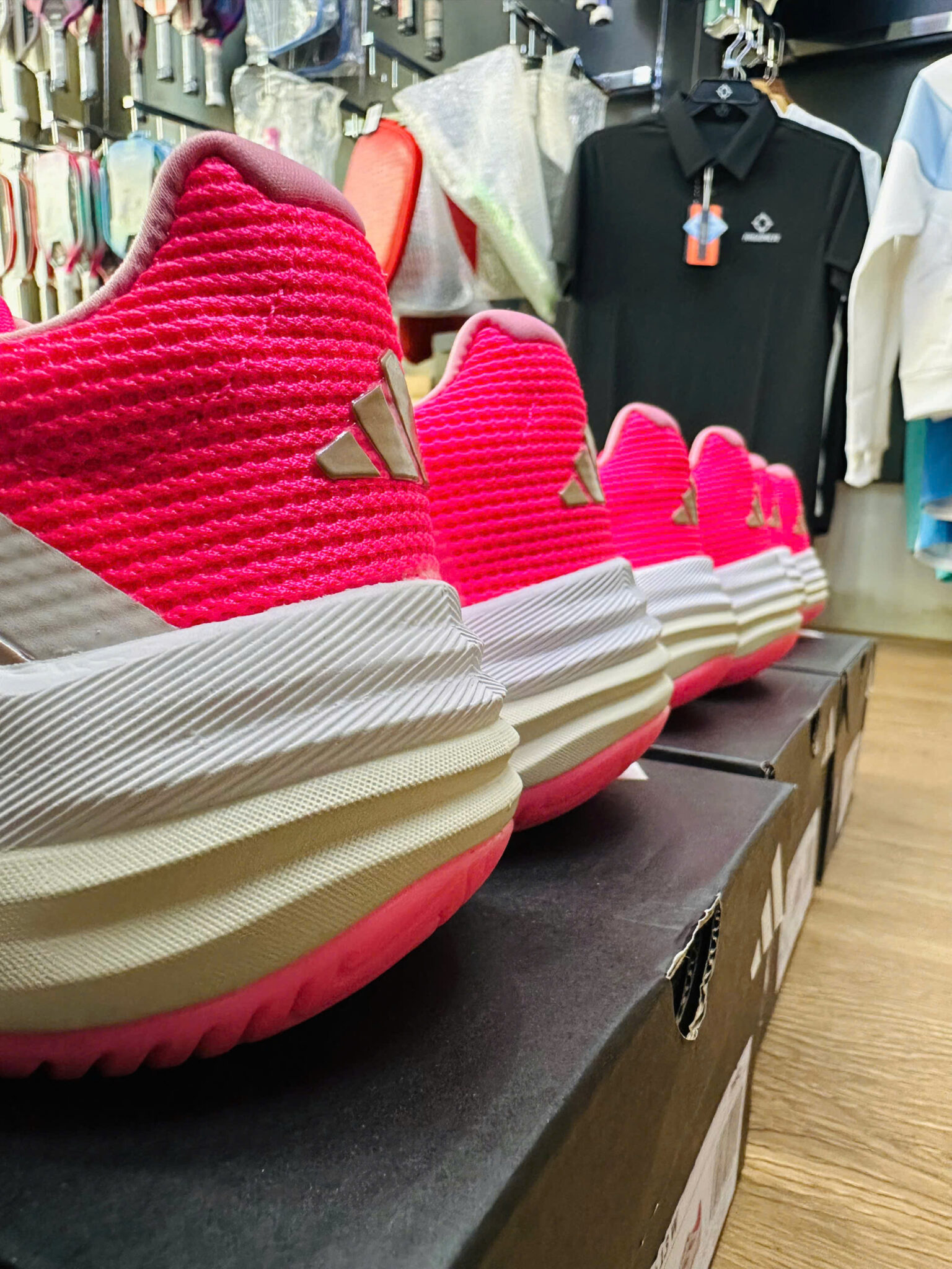 z7257847383437_048_4054be9715e57890cf1e33029ce4e4ed giày adidas barricade 13 ‘lucid pink’ jp9842