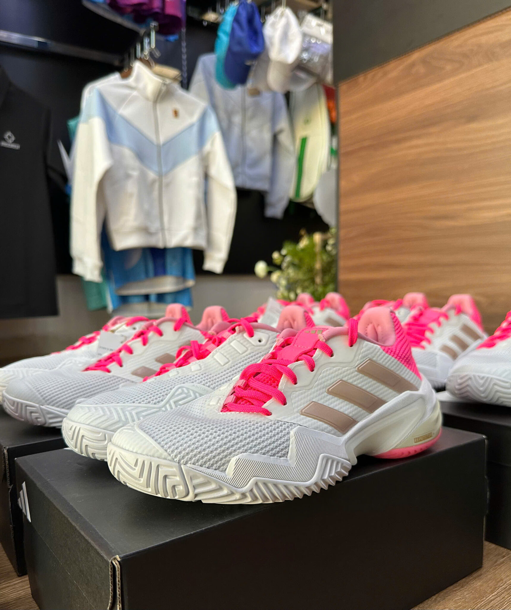 z7257847383437_049_4c64d1cca4c593e71a572156e50b8248 giày adidas barricade 13 ‘lucid pink’ jp9842