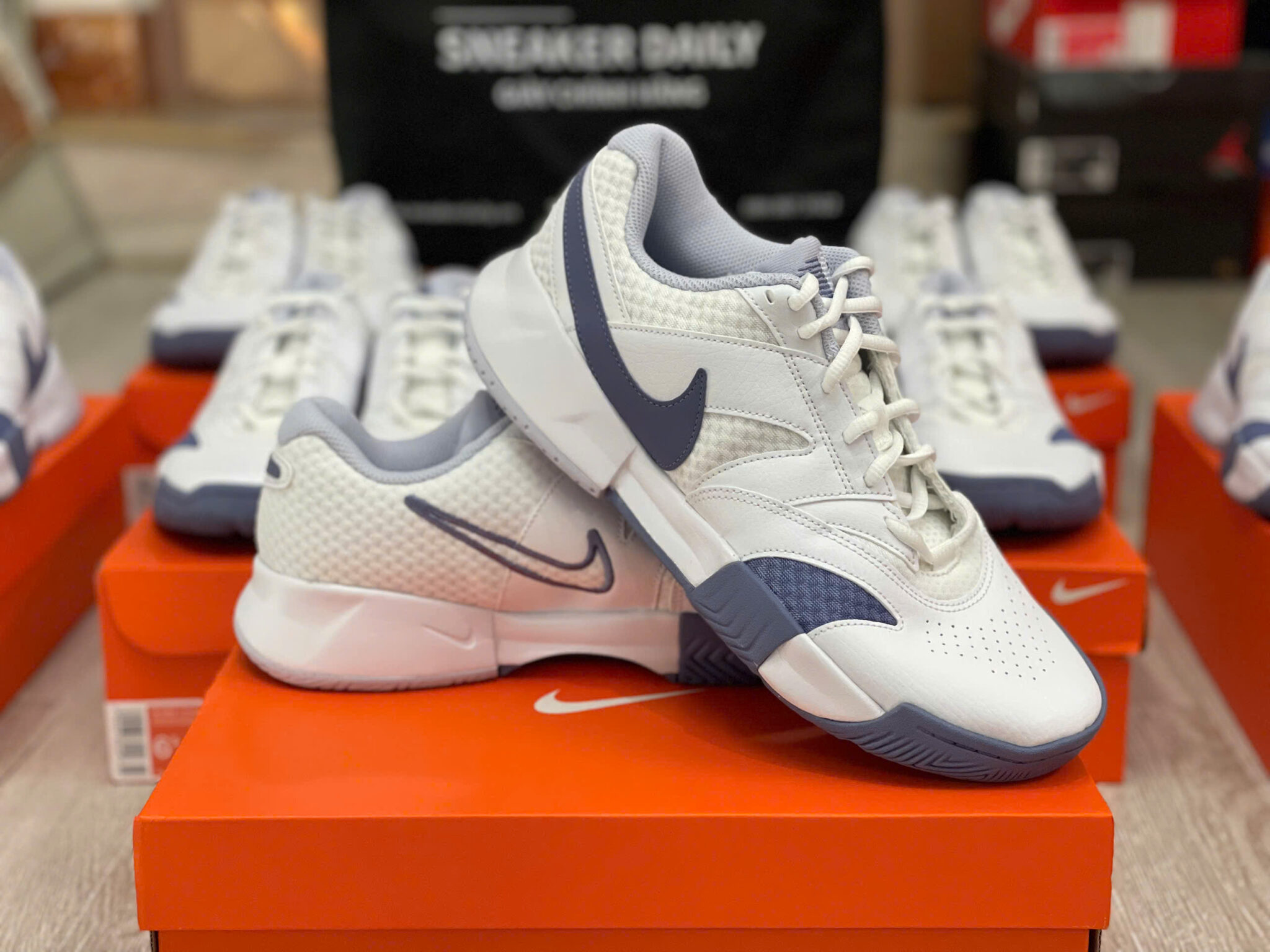 z7277742354921_27de15687c29969cf3c867cf6bf5a48f giày nike court lite 4 ‘white’ fd6575-104