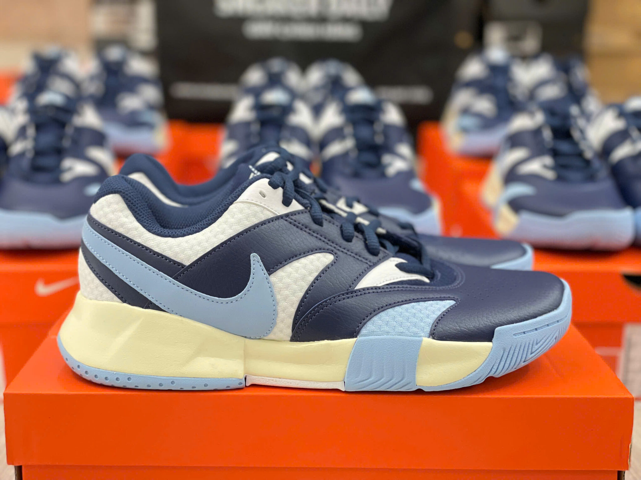 z7281240157101_81f596bdb44190a2127bbc38c8da9bdc giày nike court lite 4 hc 'white/midnight navy' fd6574-103