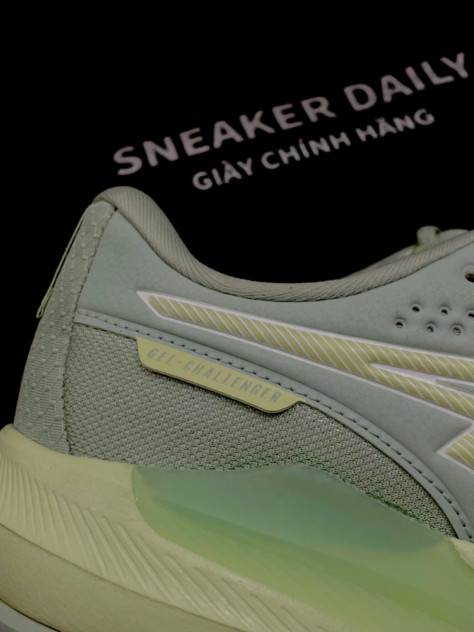 z7291736922179_96d2a3c590f4870161e39026abdafd66 giày asics gel-challenger 15 'lichen rock' 1042a294-300