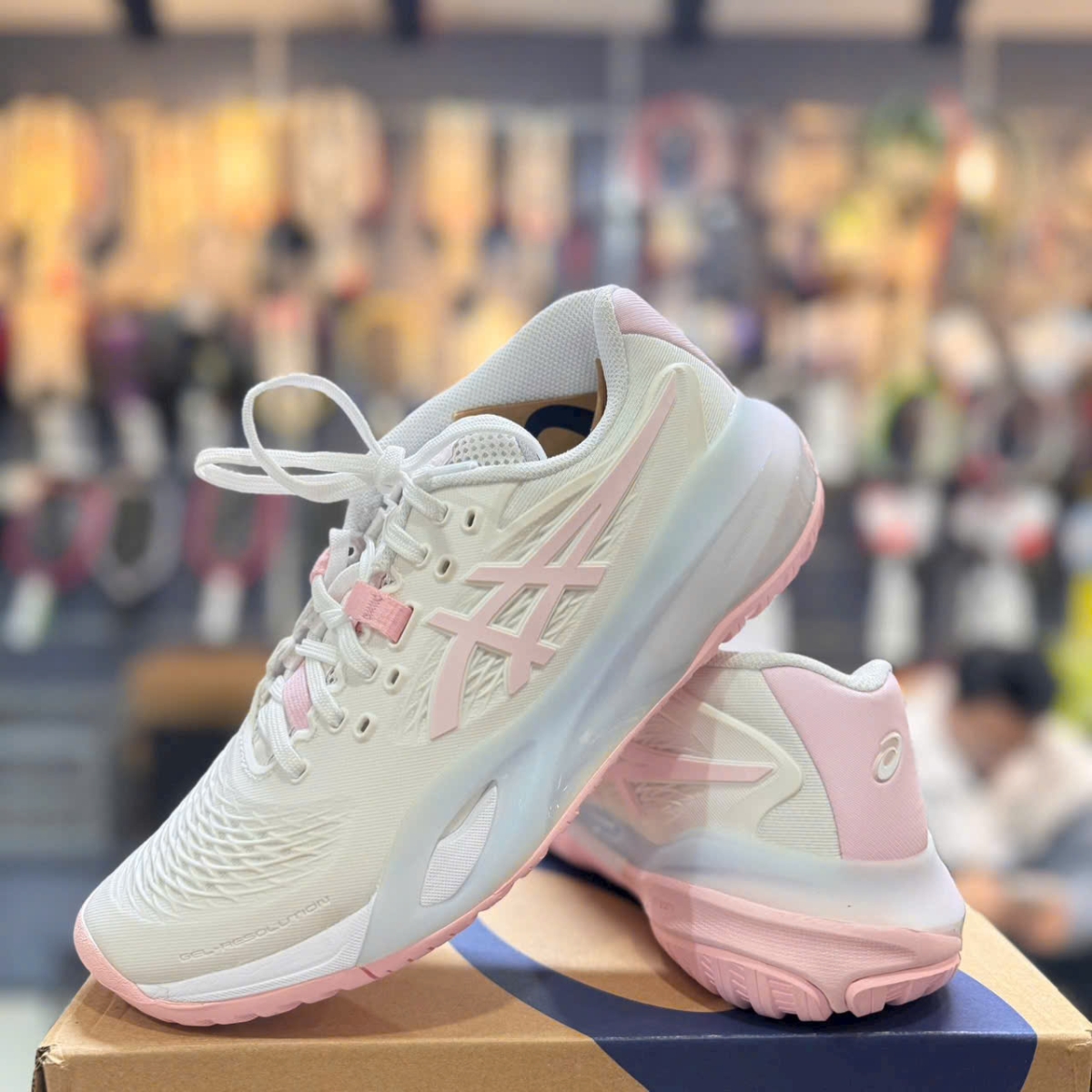 5 giày asics gel-resolution x ‘white/pink salt’ 1042a310-100