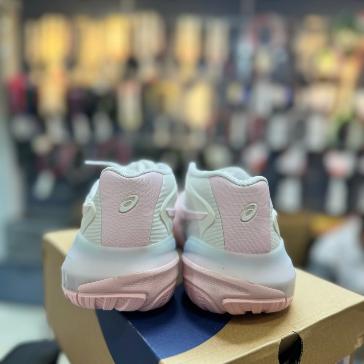 7 giày asics gel-resolution x ‘white/pink salt’ 1042a310-100