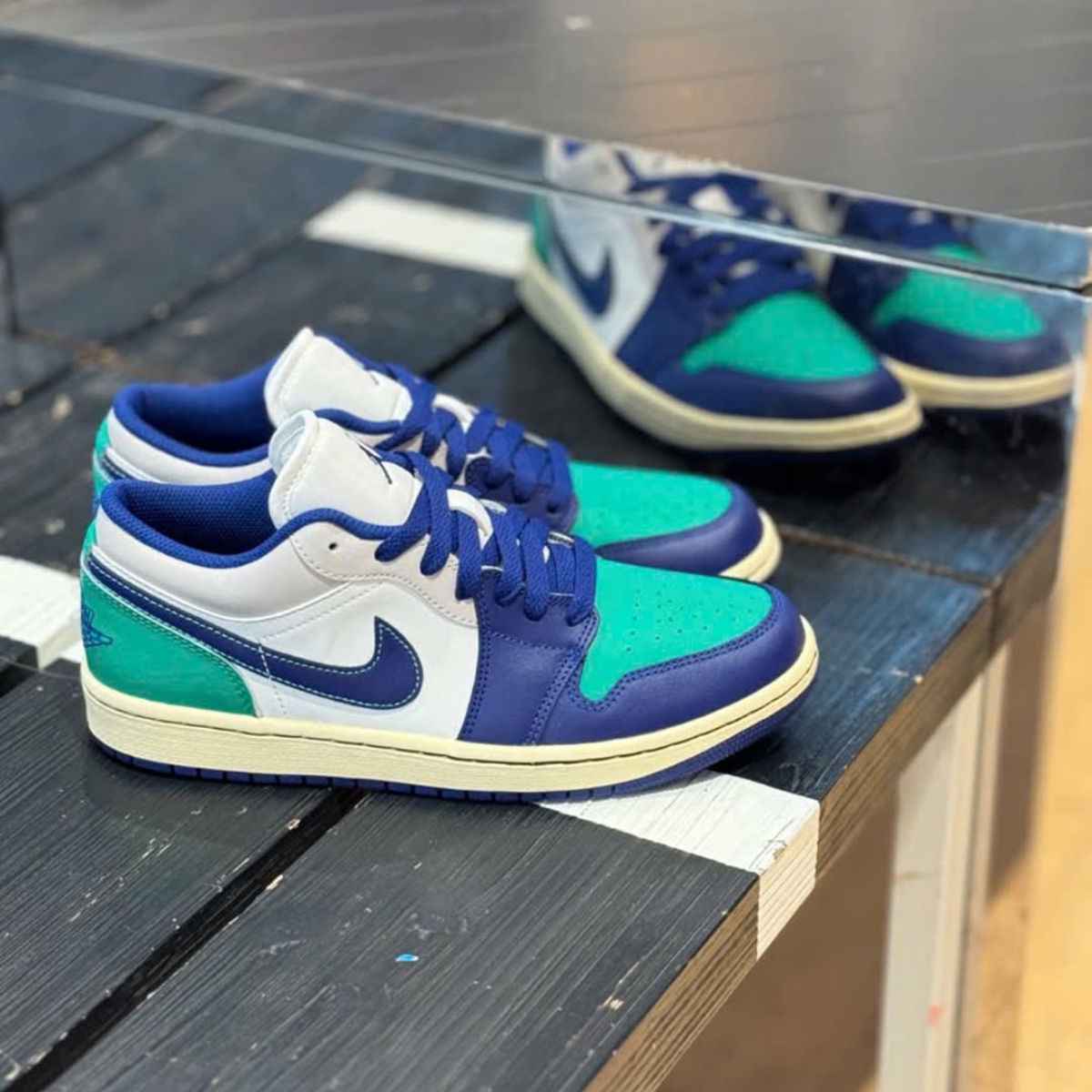 giày air jordan 1 low ‘deep royal blue’ 553558-147 (2) giày air jordan 1 low ‘deep royal blue’ 553558-147