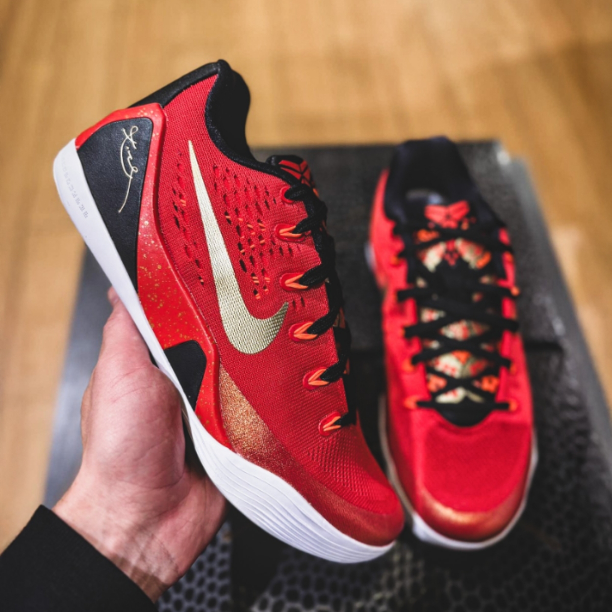 giày kobe 9 low protro em university 'red and metallic gold' ih1400-600 (2) giày kobe 9 low protro em university 'red and metallic gold' ih1400-600