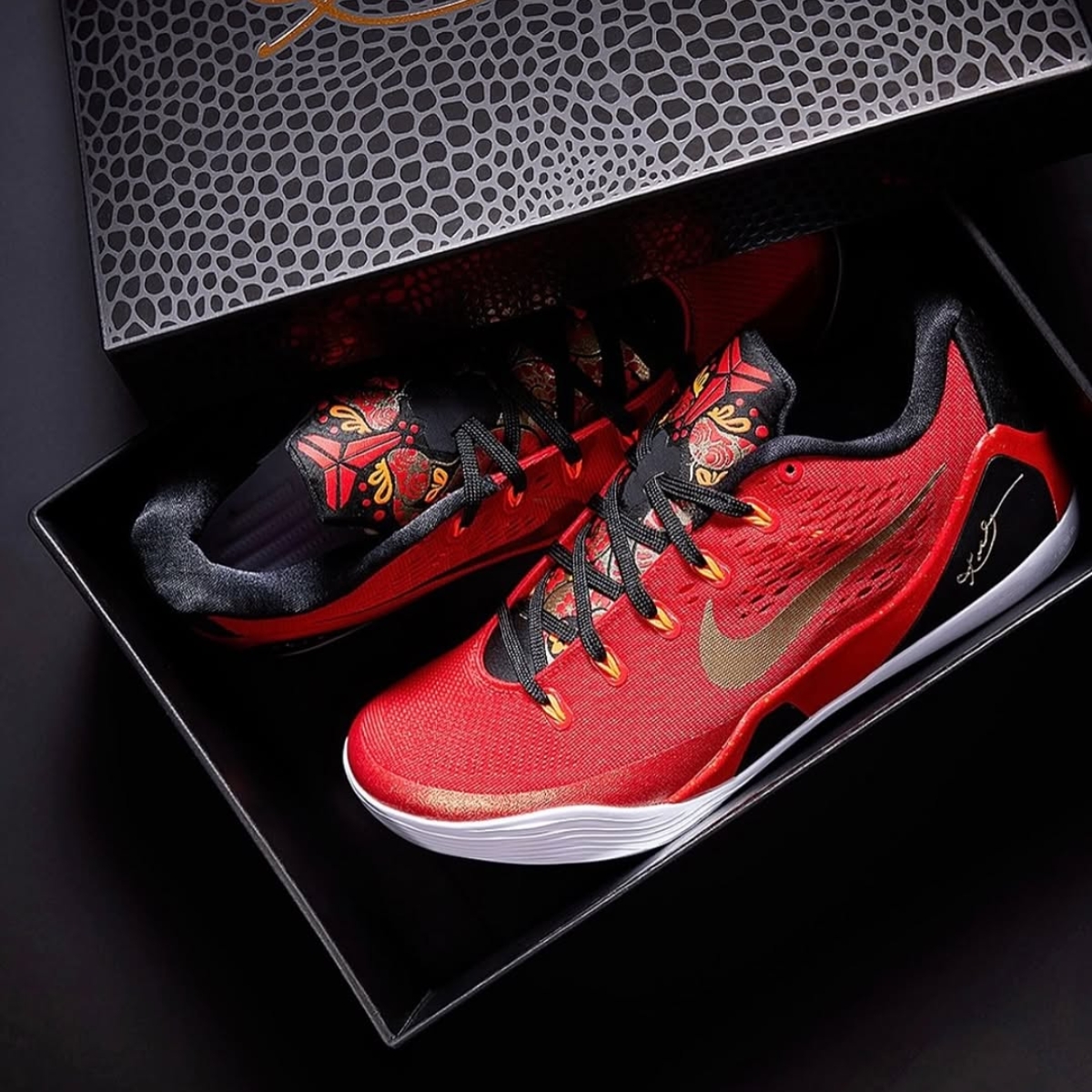 giày kobe 9 low protro em university 'red and metallic gold' ih1400-600 (3) giày kobe 9 low protro em university 'red and metallic gold' ih1400-600