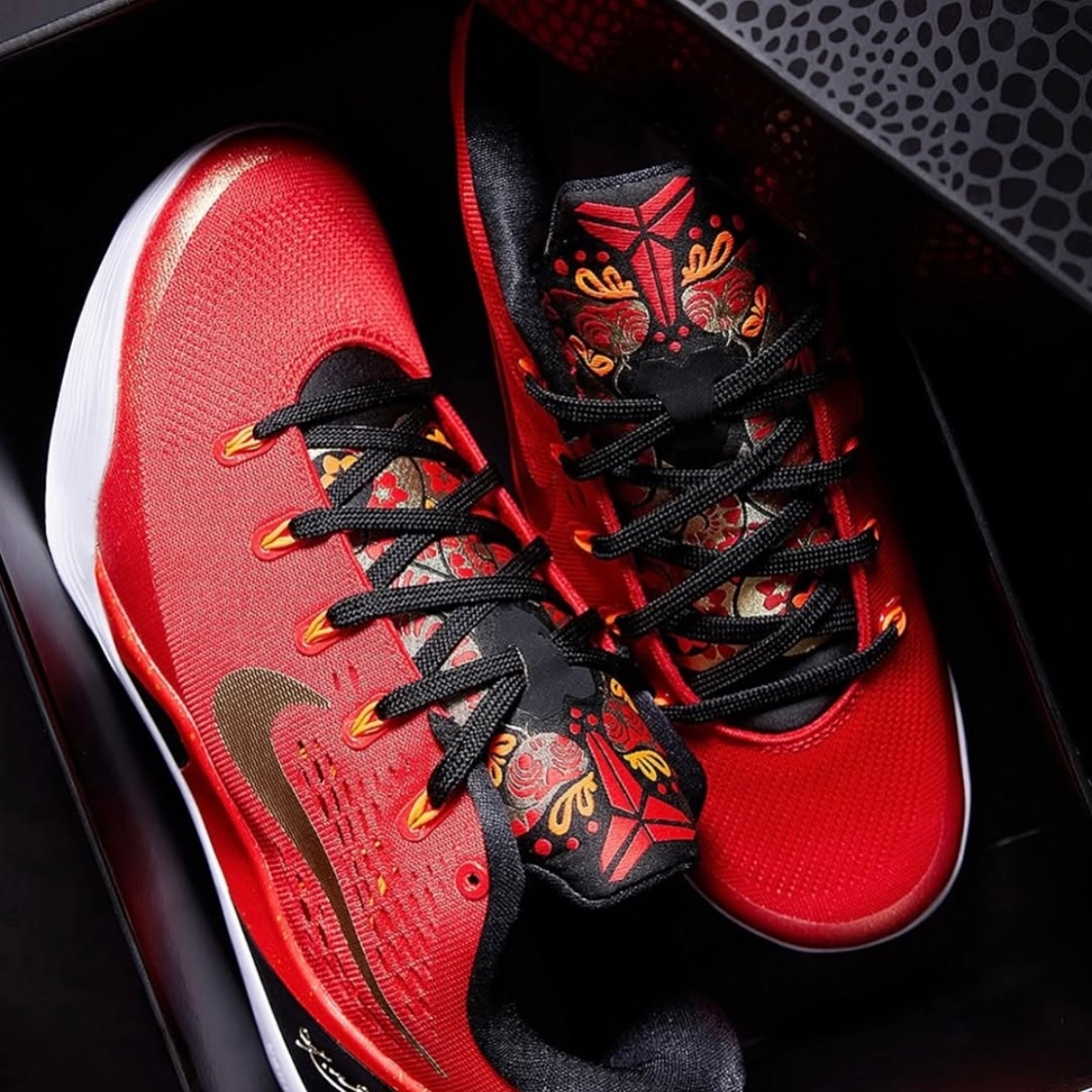 giày kobe 9 low protro em university 'red and metallic gold' ih1400-600 (4) giày kobe 9 low protro em university 'red and metallic gold' ih1400-600