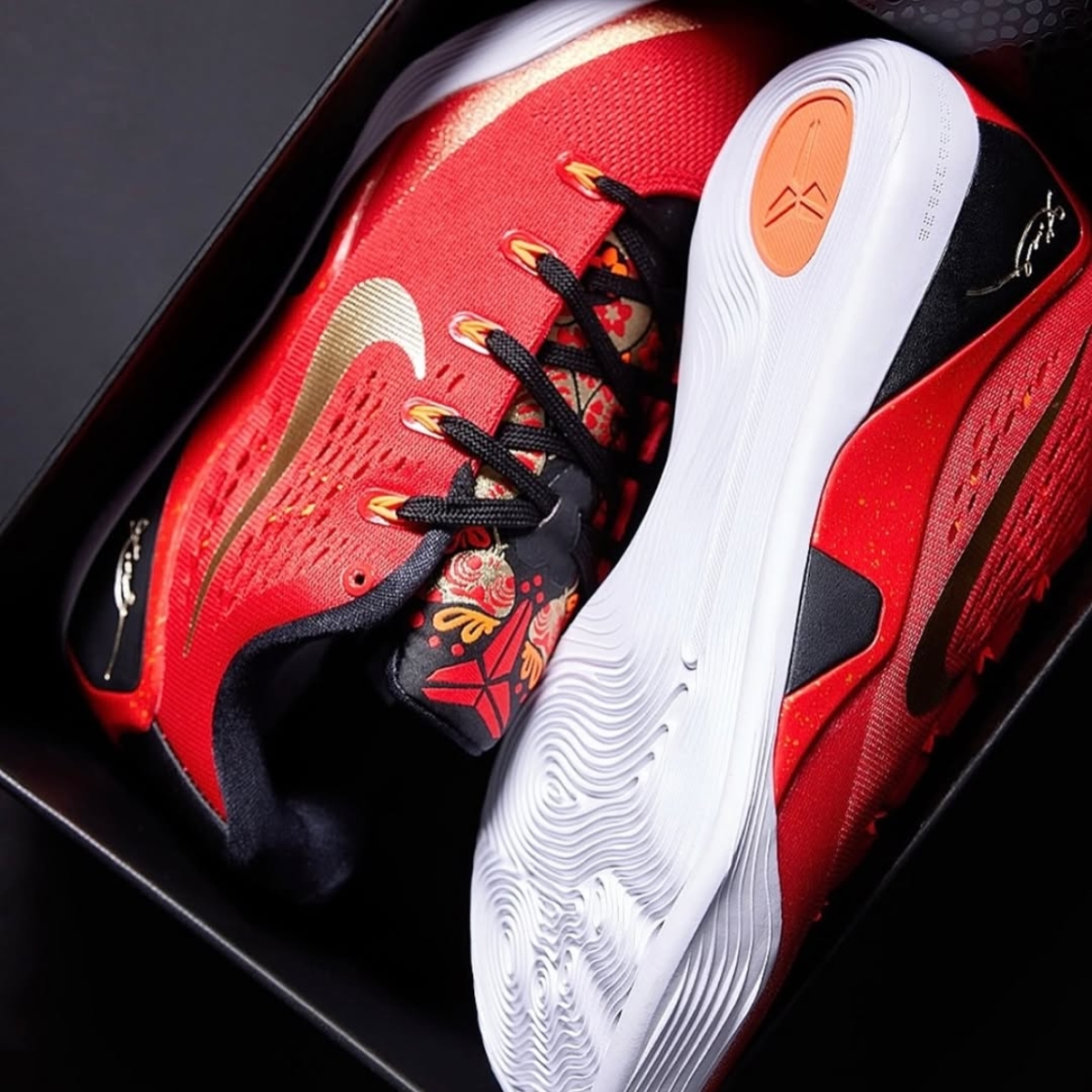 giày kobe 9 low protro em university 'red and metallic gold' ih1400-600 (5) giày kobe 9 low protro em university 'red and metallic gold' ih1400-600