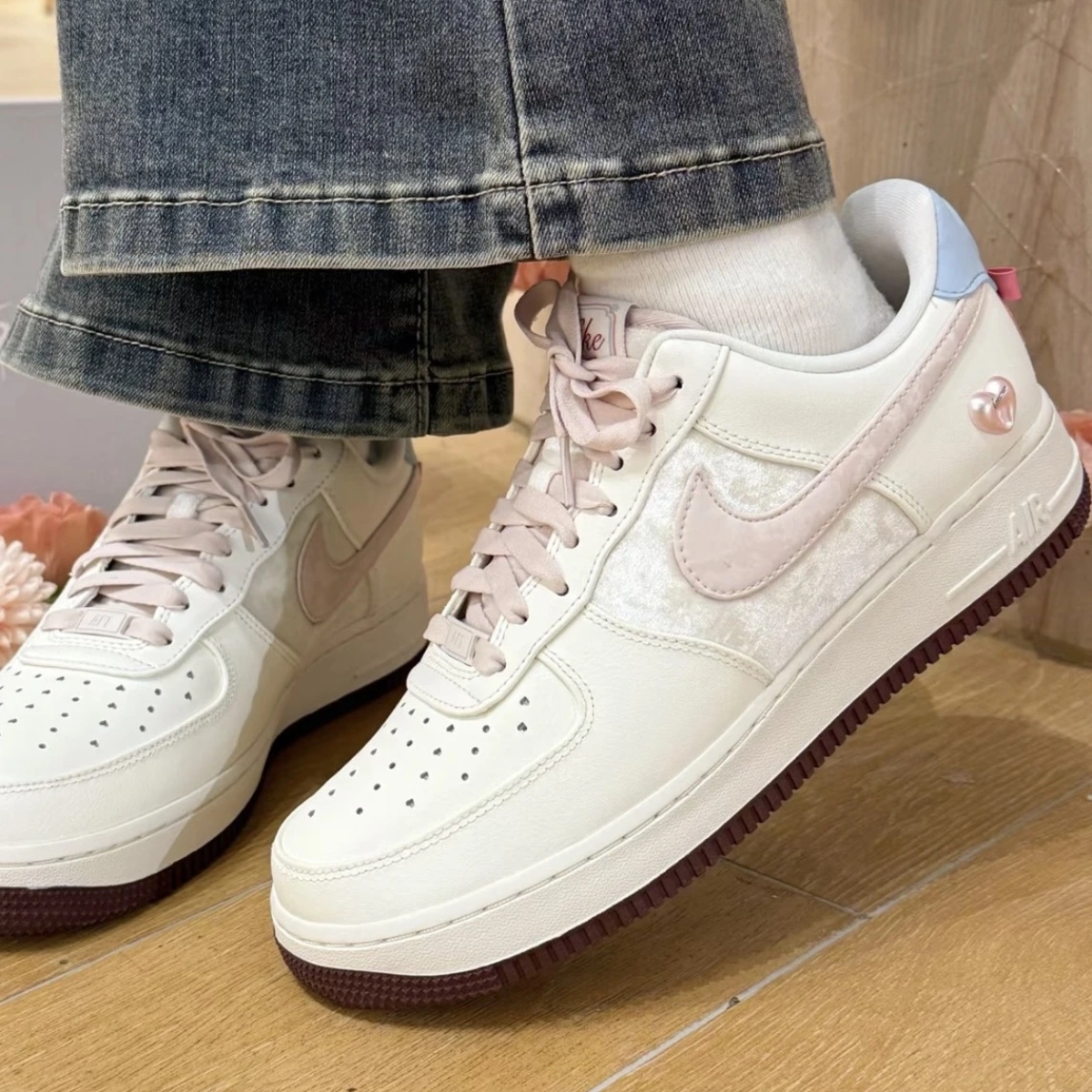 giày nike air force 1 low ‘valentine’s day’ iq4937-161 (4) giày nike air force 1 low ‘valentine’s day’ iq4937-161