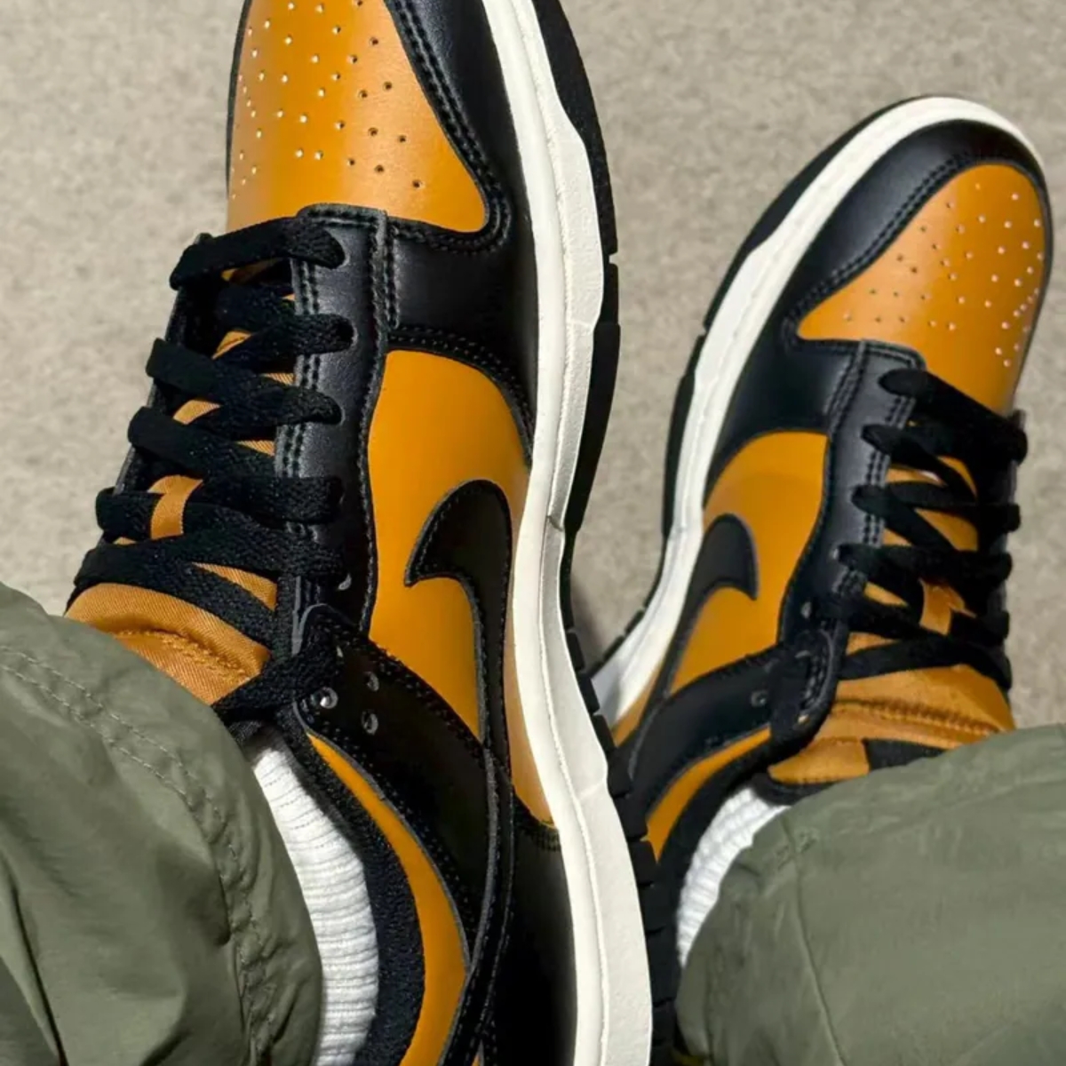 giày nike dunk low retro ‘desert ochre black’ hf5441-701 (3) giày nike dunk low retro ‘desert ochre black’ hf5441-701