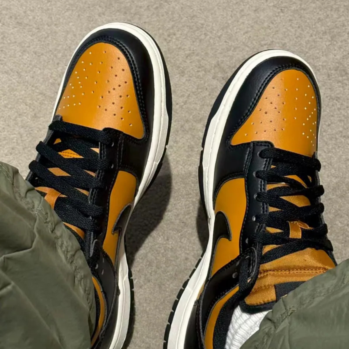 giày nike dunk low retro ‘desert ochre black’ hf5441-701 (5) giày nike dunk low retro ‘desert ochre black’ hf5441-701