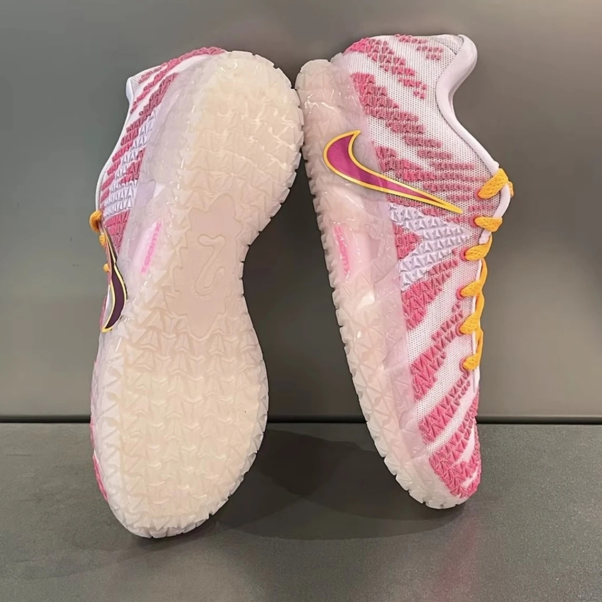 giày nike ja 3 ep ‘pink foam’ hf2794-601 (7) giày nike ja 3 ep ‘pink foam’ hf2794-601