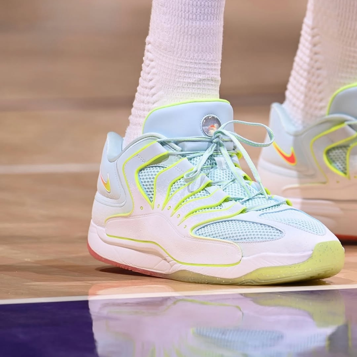 giày nike kd18 ‘snowed in’ hv1996-100 (2) giày nike kd18 ‘snowed in’ hv1996-100