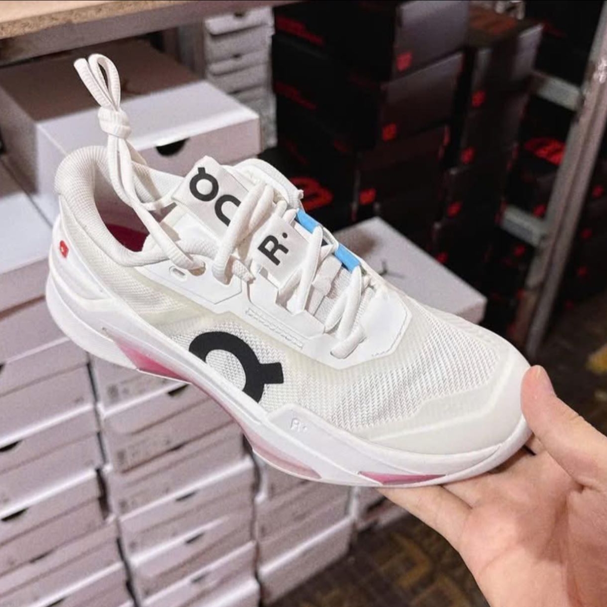 giày on the roger pro fire ‘white pink’ 3wf30032626 (2) giày on the roger pro fire ‘white pink’ 3wf30032626