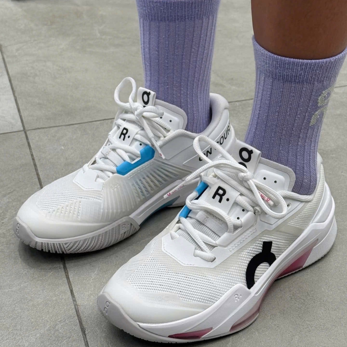 giày on the roger pro fire ‘white pink’ 3wf30032626 (4) giày on the roger pro fire ‘white pink’ 3wf30032626