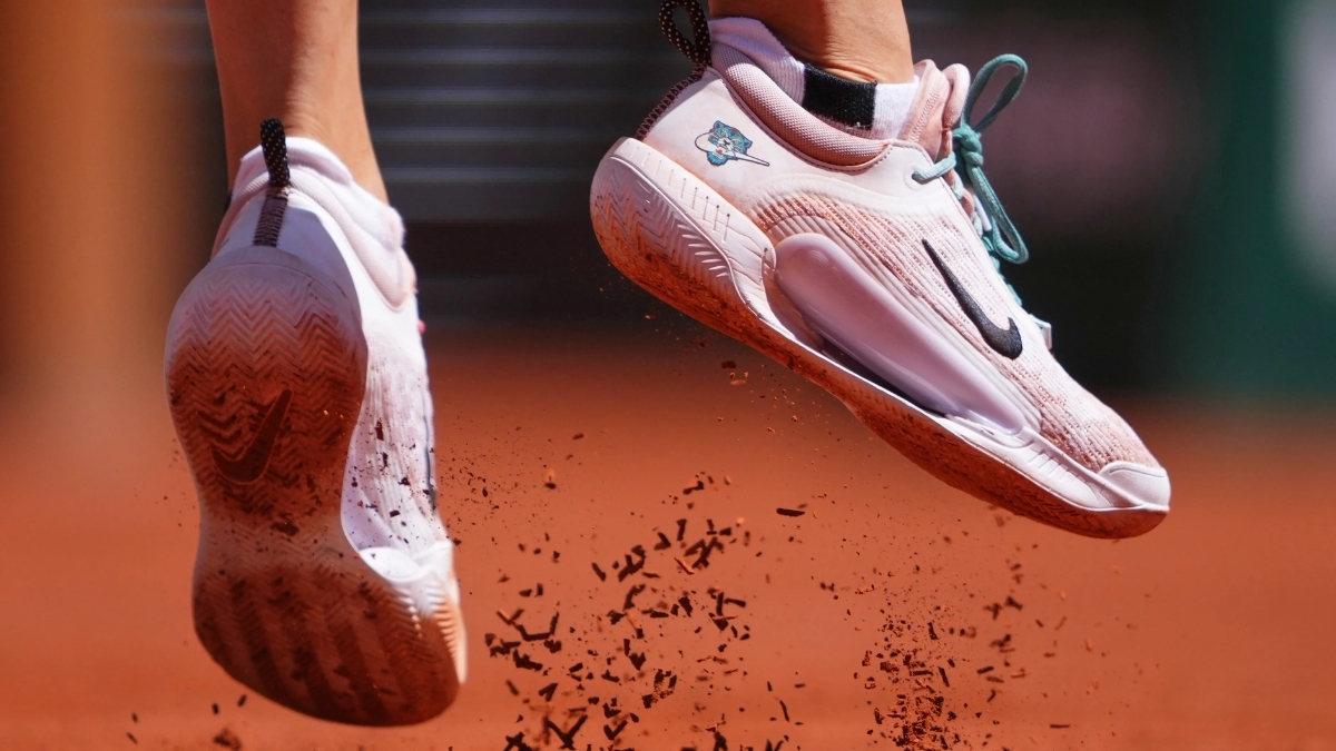 bảng giá sửa vợt pickleball và thay đế giày pickleball: giải pháp tối ưu cho "tay chèo"