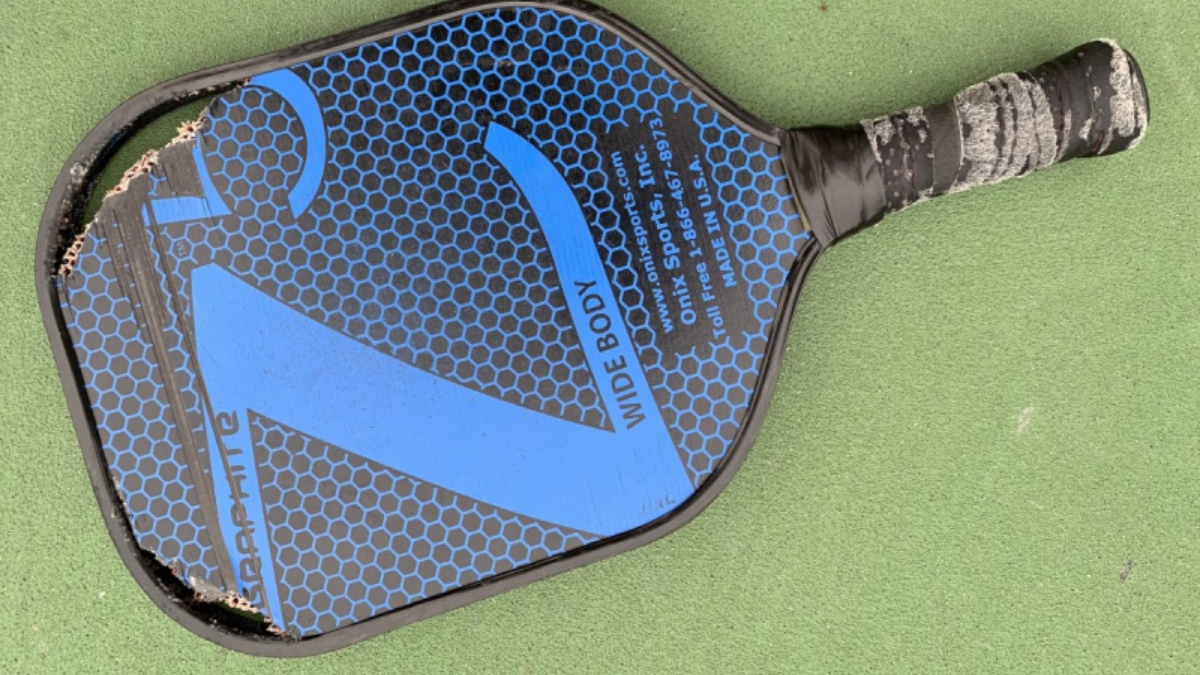 bảng giá sửa vợt pickleball và thay đế giày pickleball: giải pháp tối ưu cho "tay chèo"