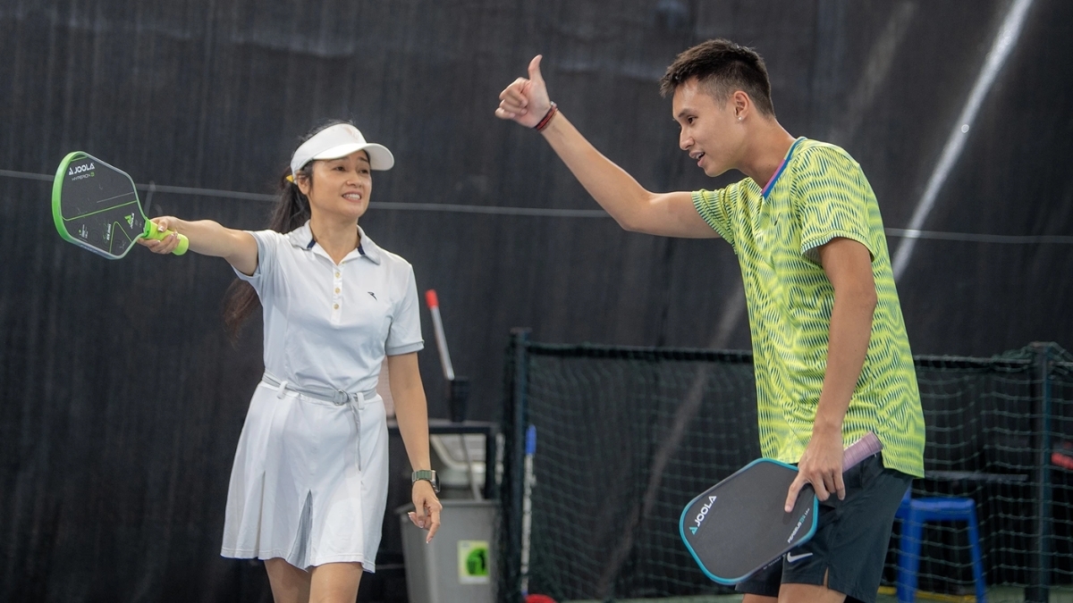 bí mật tâm lý sau thói quen soi vợt của người chơi pickleball