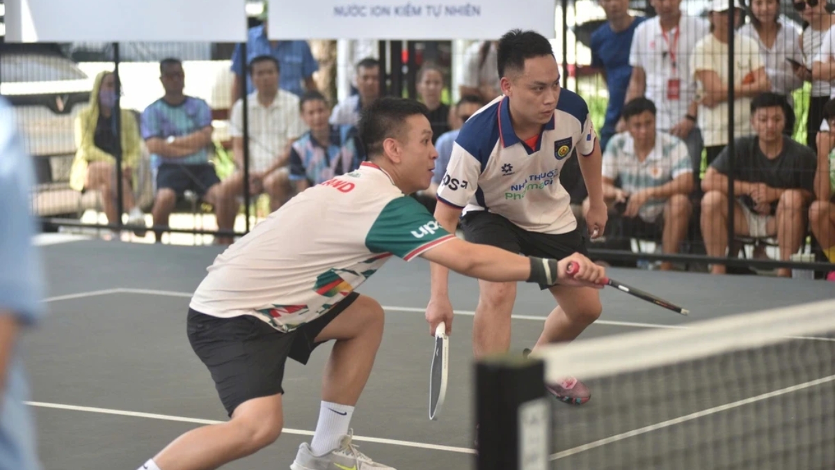 bí mật tâm lý sau thói quen soi vợt của người chơi pickleball