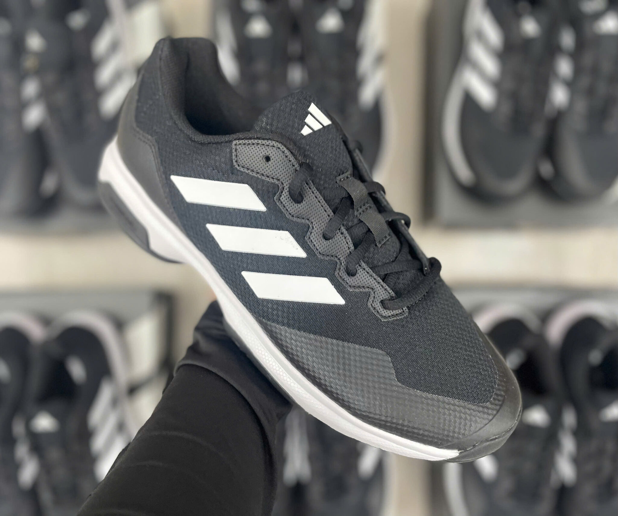 z7374399241708_c4ae6635bca22c88e48dfe2f3f978962 giày adidas gamecourt 2 oc 'black white' gz4769