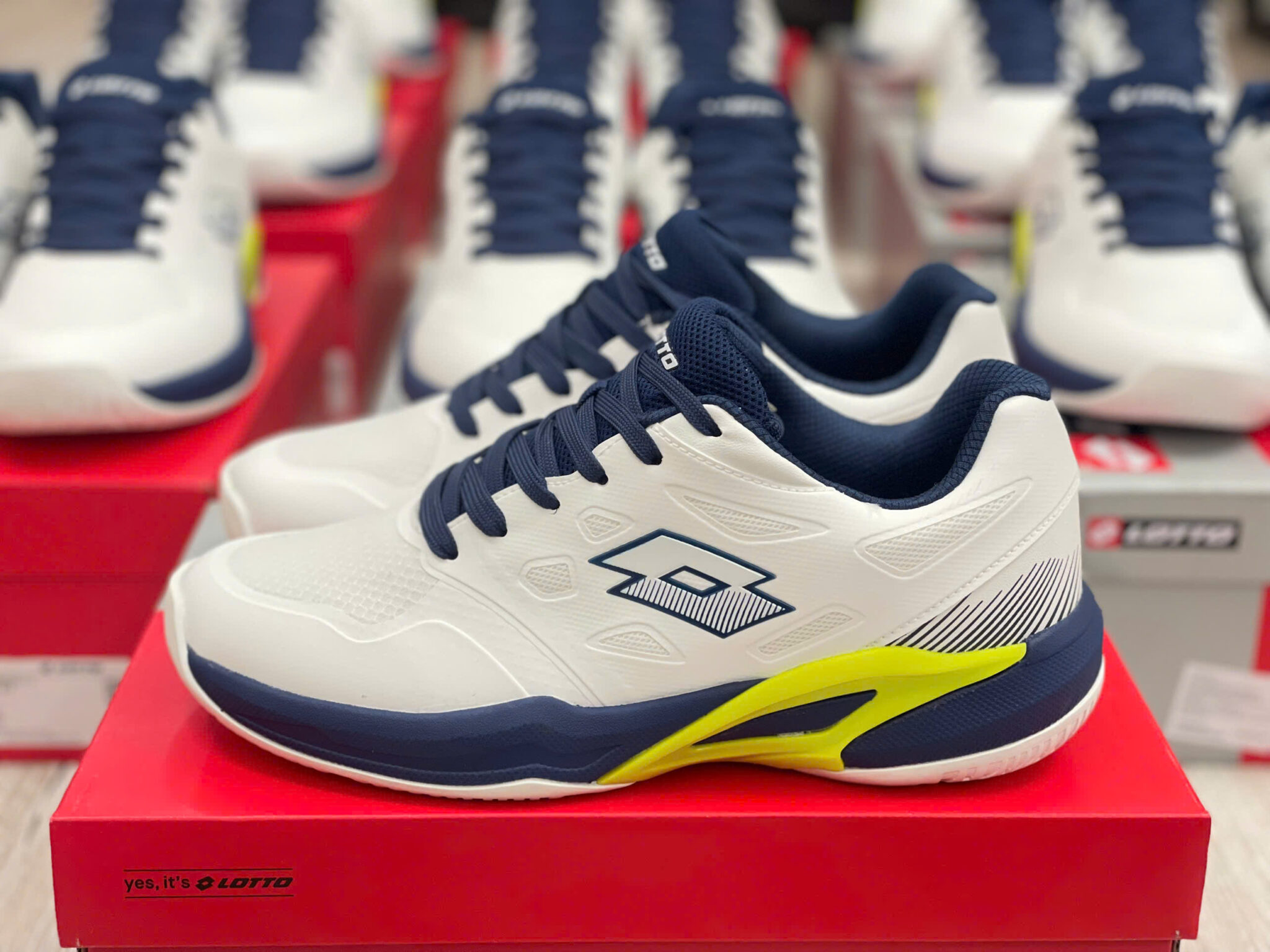 z7436891840722_236e534584be6a1e76b9722adb130c49 giày lotto pickleball garret lotte260401u