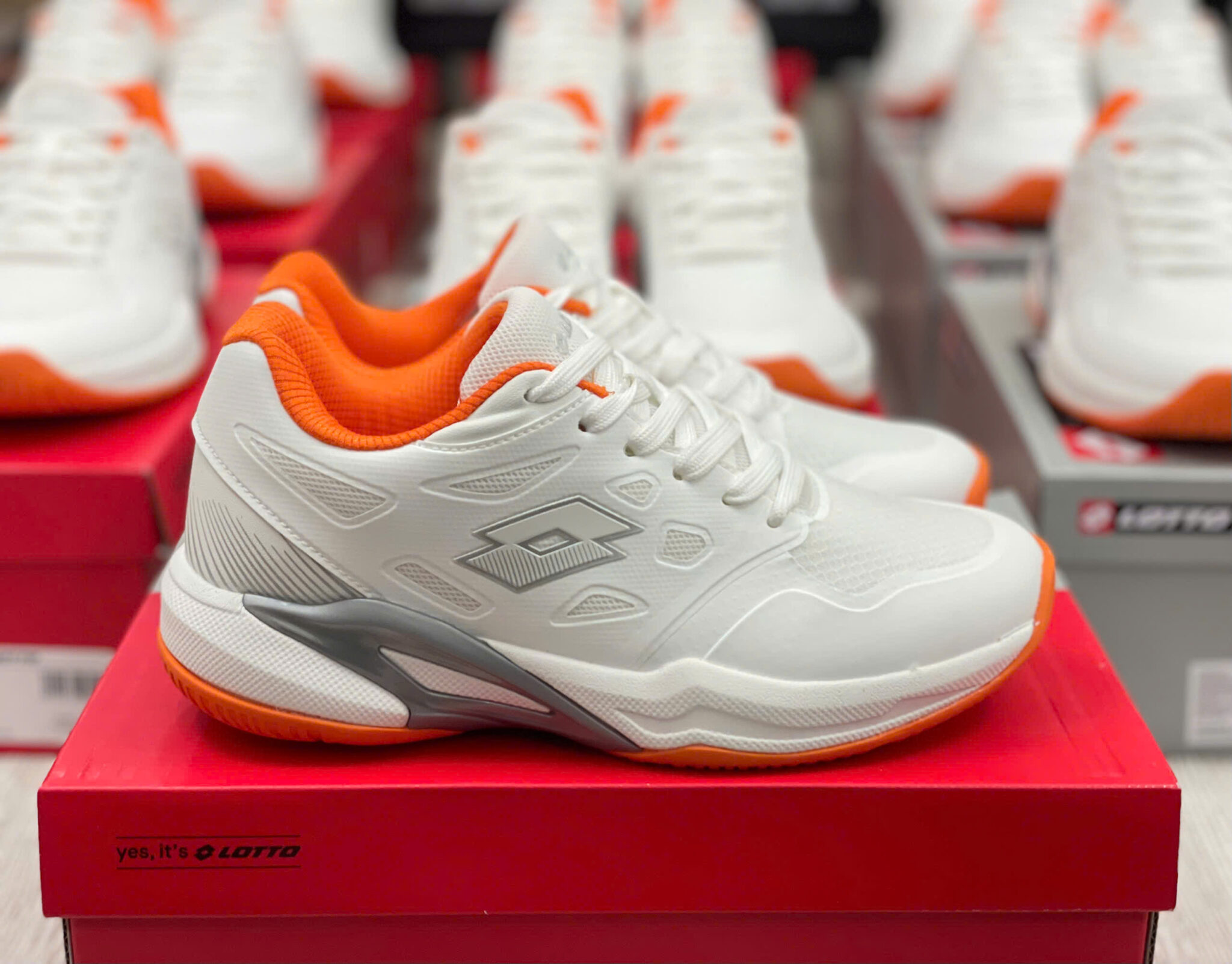 z7437095984350_9729d2f37a9f4f2b49b72f1fc02271a0 giày lotto pickleball garret lotte260401w