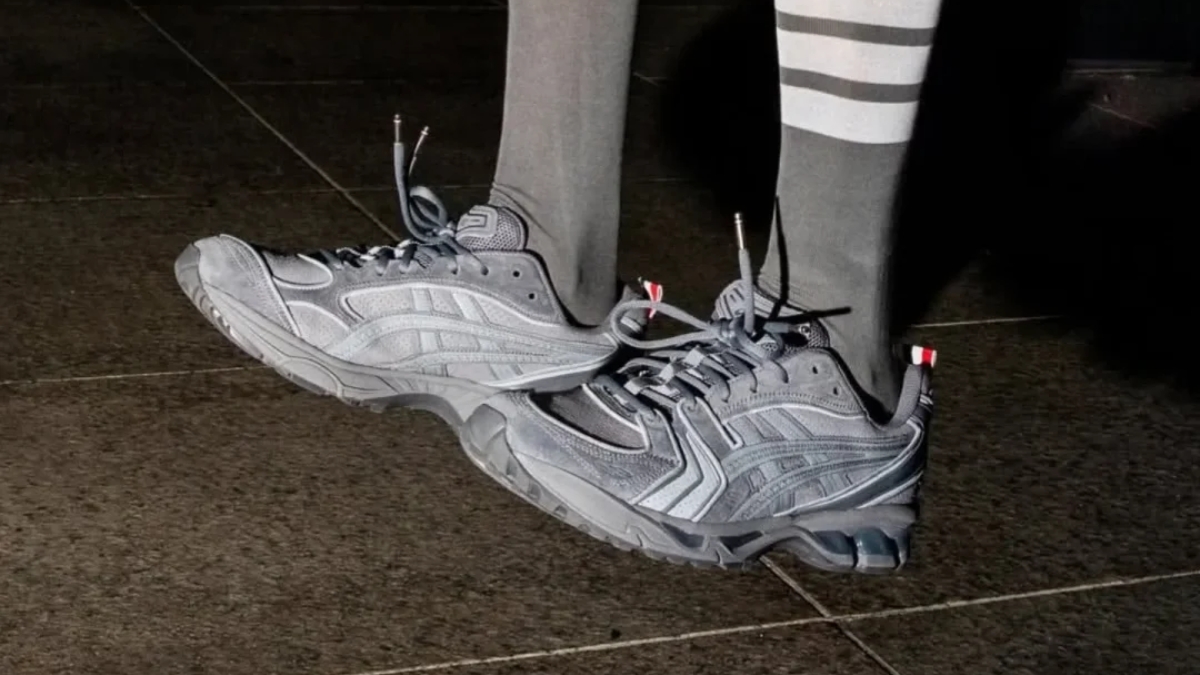 thom browne debut sneaker với 3 asics gel-kayano 14 thom browne debut sneaker với 3 asics gel-kayano 14