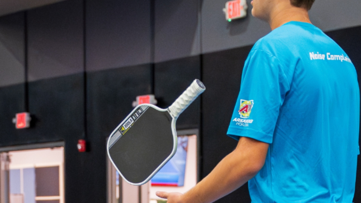 cách cầm vợt đúng để kiểm soát tốt nhất với "bàn tay sắt"