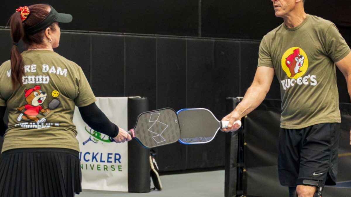 cách cầm vợt đúng để kiểm soát tốt nhất với "bàn tay sắt"