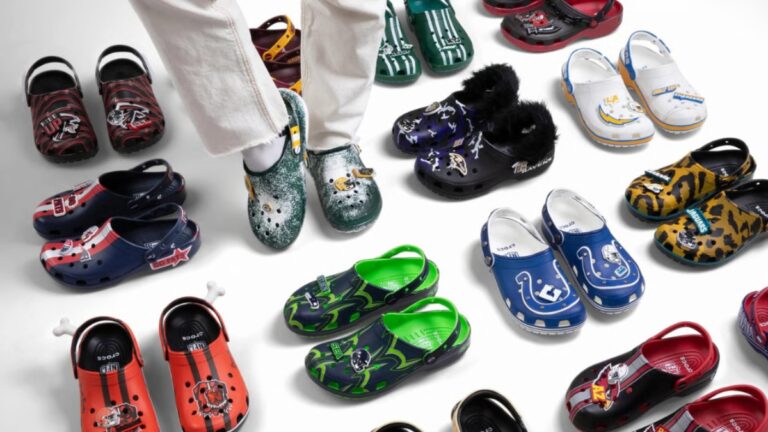 Bộ sưu tập Crocs x NFL 2026: Màn tái hợp bùng nổ!