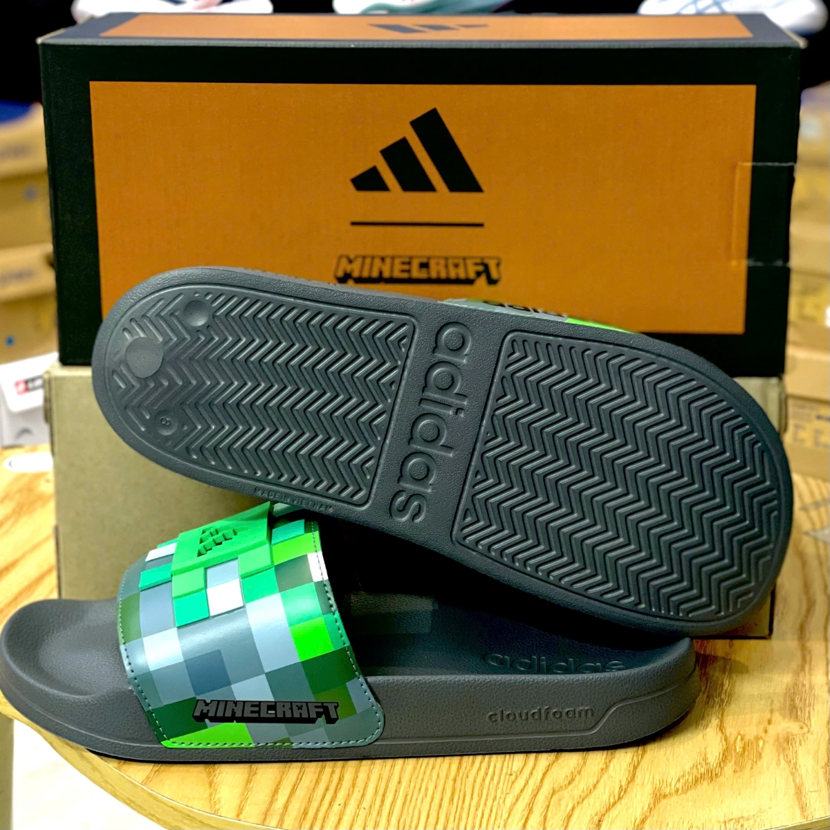 Dép Minecraft × adidas Adilette Shower Slides “Creeper” HQ2585 (3)