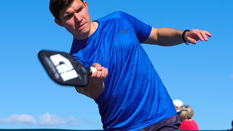 Người chơi Tennis nên chọn vợt Pickleball nào? Selkirk Vanguard Control Invikta cung cấp khả năng tạo xoáy tuyệt đỉnh