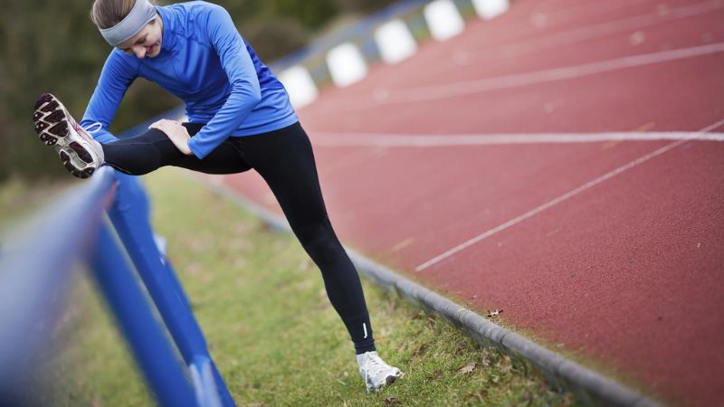 Phòng ngừa chấn thương khi chơi pickleball bằng cách khởi động thật kỹ