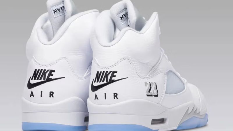 Form dáng của Air Jordan 5 White Metallic phiên bản năm 2026