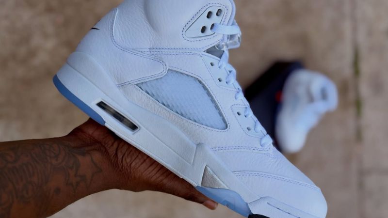 Hoàn thiện bộ sưu tập Air Jordan retro với Air Jordan 5 White Metallic 2026