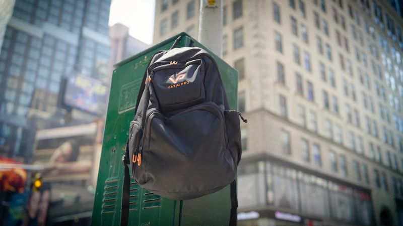 Định kỳ vệ sinh bề mặt, tay nắm để vợt Vatic Pro V-Sol Power và Pro luôn mới