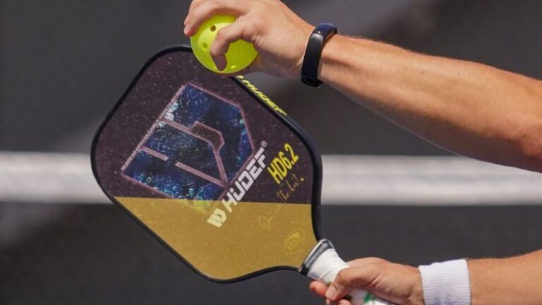 Vợt pickleball có độ nhám cao