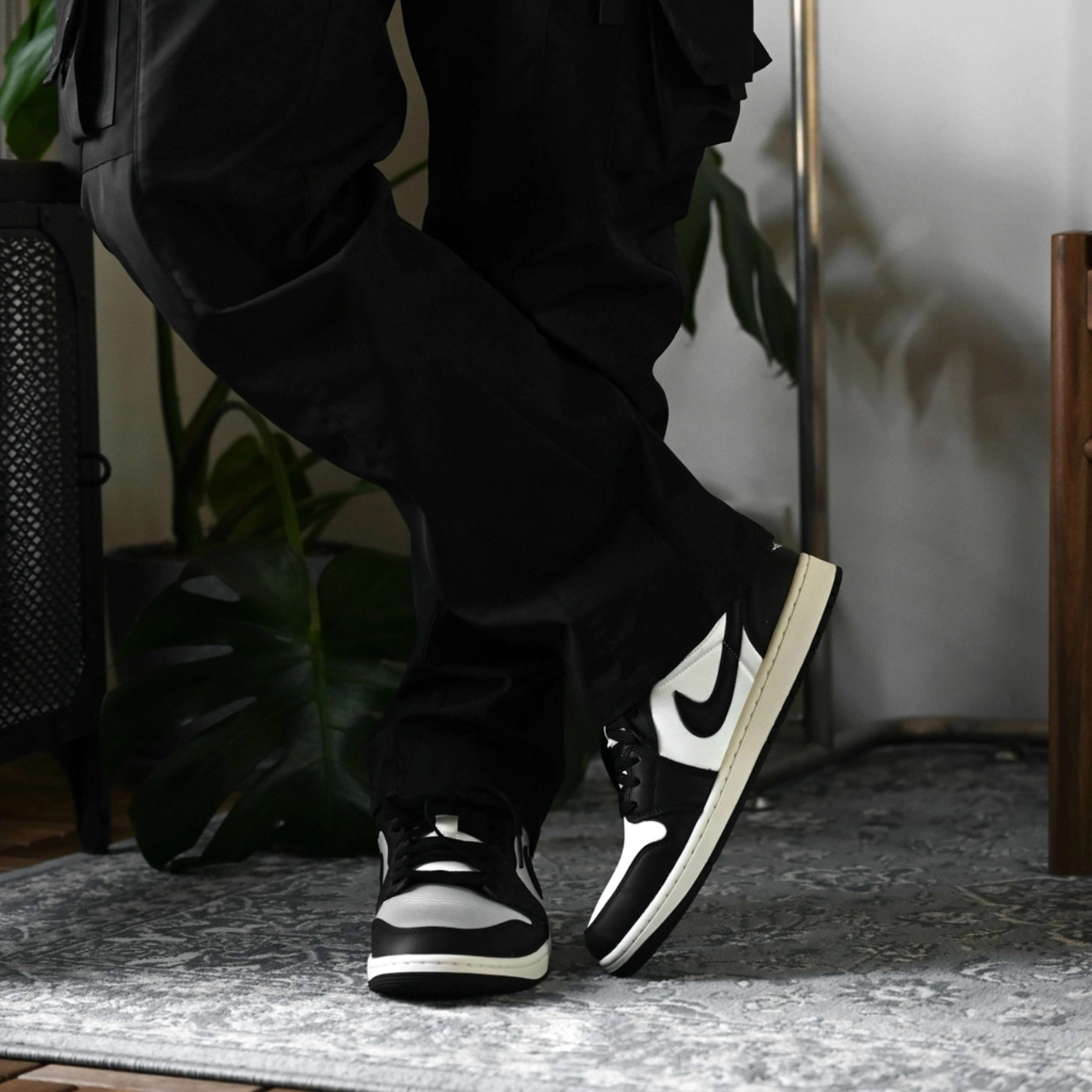 Giày Air Jordan 1 Low SE 'Vintage Panda' FB9893-101 (2)