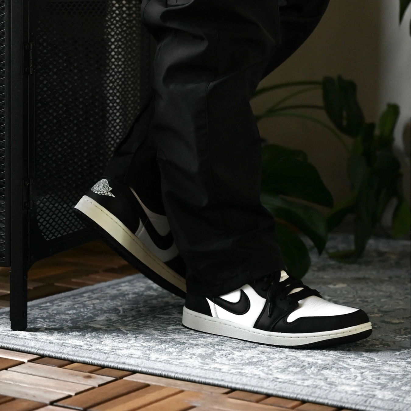 Giày Air Jordan 1 Low SE 'Vintage Panda' FB9893-101 (3)