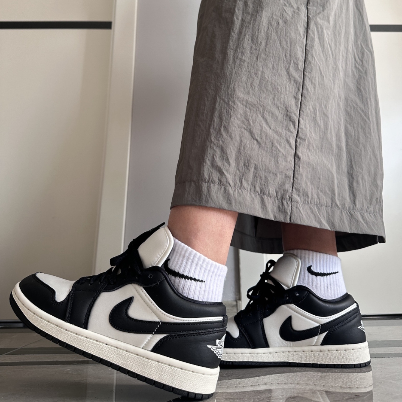 Giày Air Jordan 1 Low SE 'Vintage Panda' FB9893-101 (7)