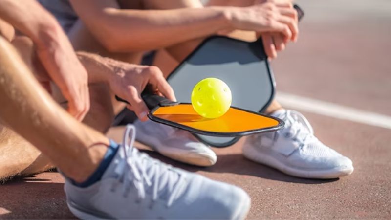 Một đôi giày pickleball tốt, chuyên dụng giúp nâng cao hiệu suất thi đấu
